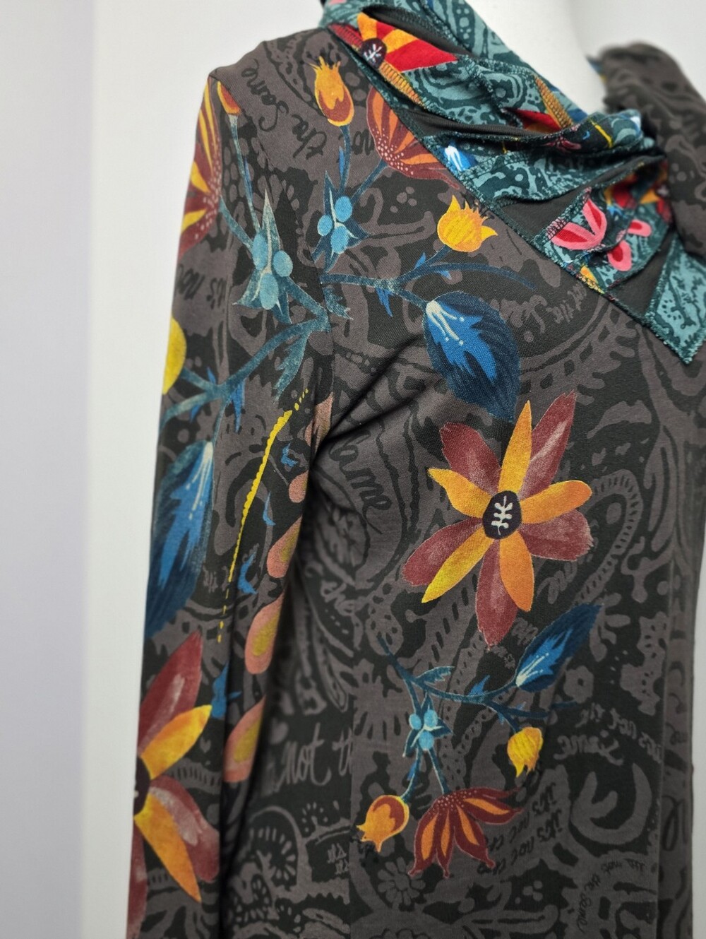 Desigual Eugenia Dark Gray Floral Paisley Long Sleeve Boho Top Women's Size M - Picture 6 of 9